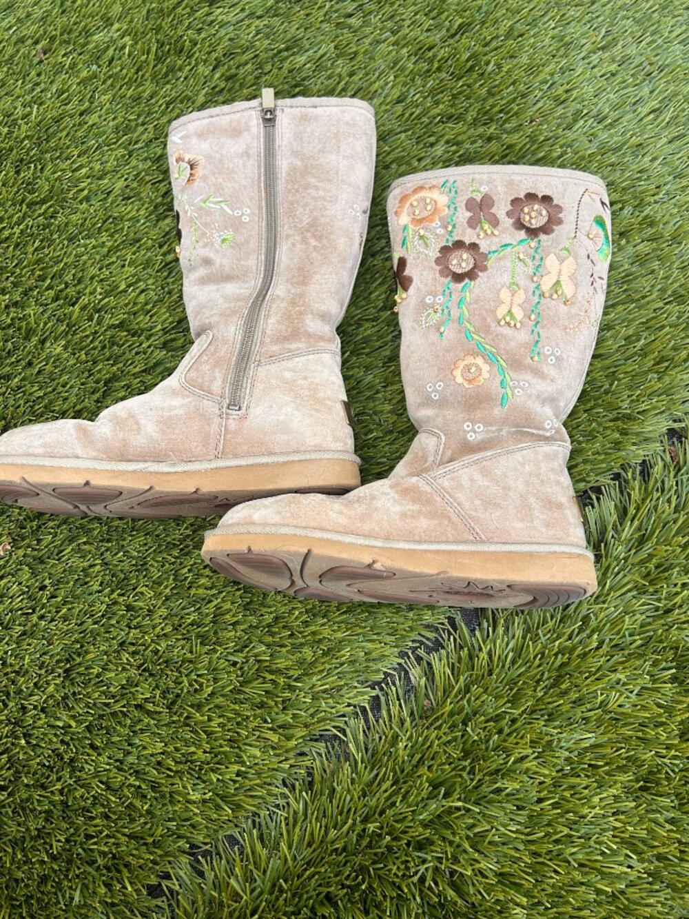 UGG Australia Flower Embroidered Tall Boot Sand Suede Shearling Lining Size 7 - Picture 6 of 7